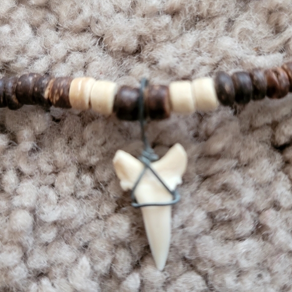 🦈Handmade, Wire Wrapped Shark Tooth Necklace w/ coconut shells 17 in - Picture 2 of 5